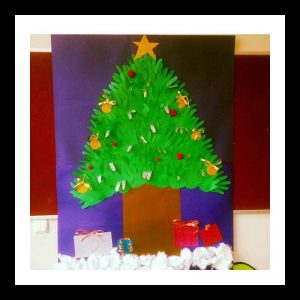 handprint-christmas-tree-bulletin-board-idea